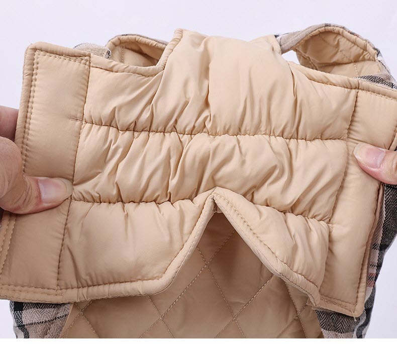 Kuscheliger karierter Hundemantel: Warm & stylisch